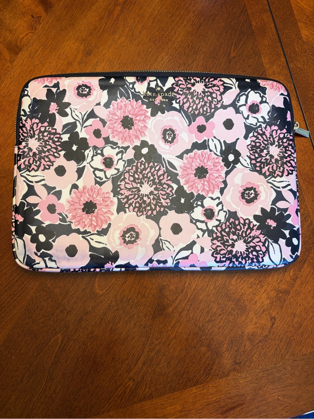 Kate Spade Laptop Sleeve in Pink & Black Like New